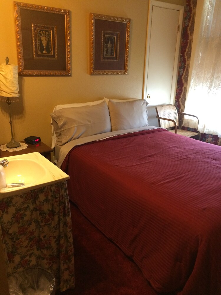 The Courtland Hotel and Day Spa 24/76