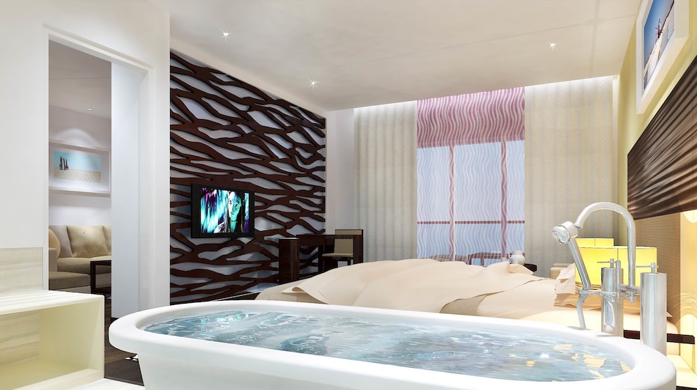 Ambar Sarovar Portico 32/48