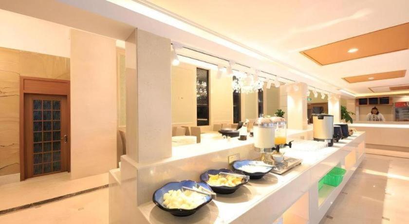 Vienna Hotel (Xiamen Airport, Jiangtou Metro Station) 51/51