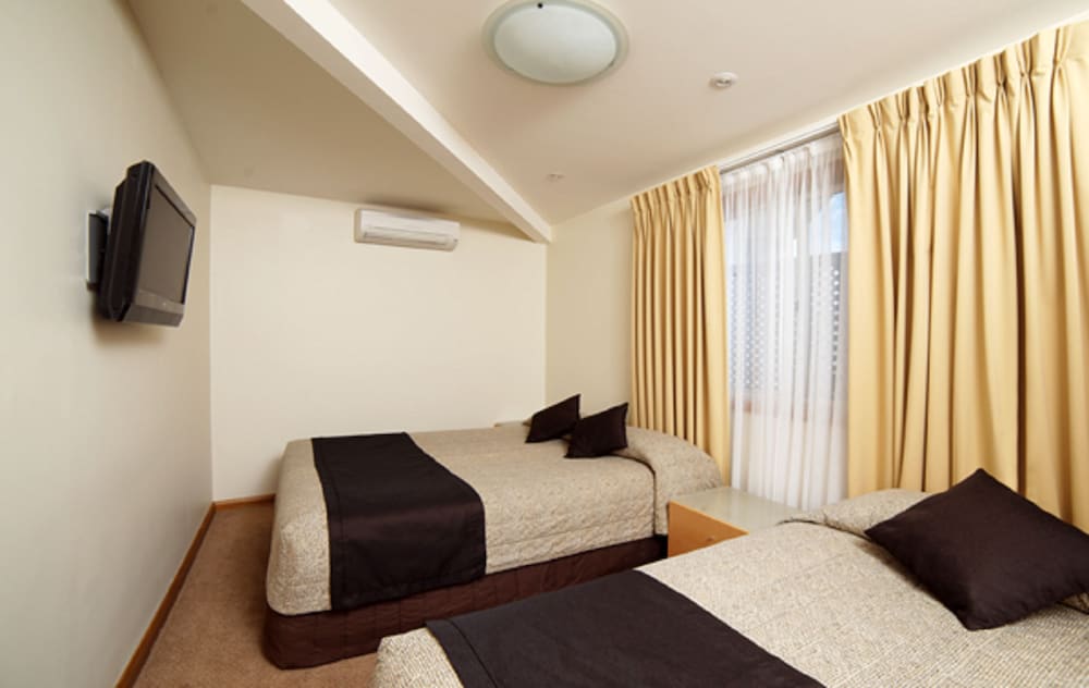 Willows Motel 28/42