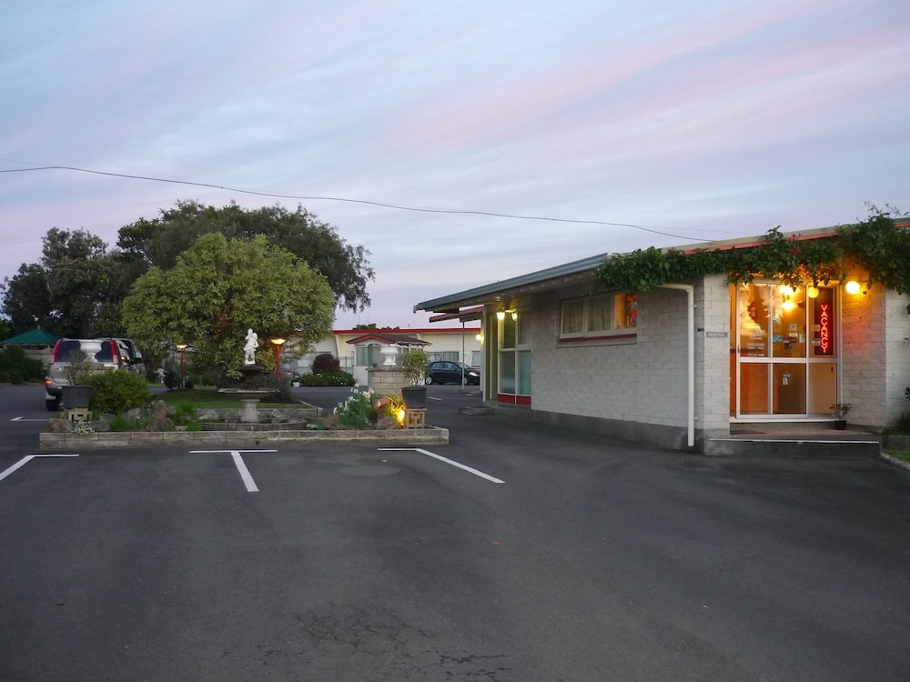 Spanish Lady Motel 36/46
