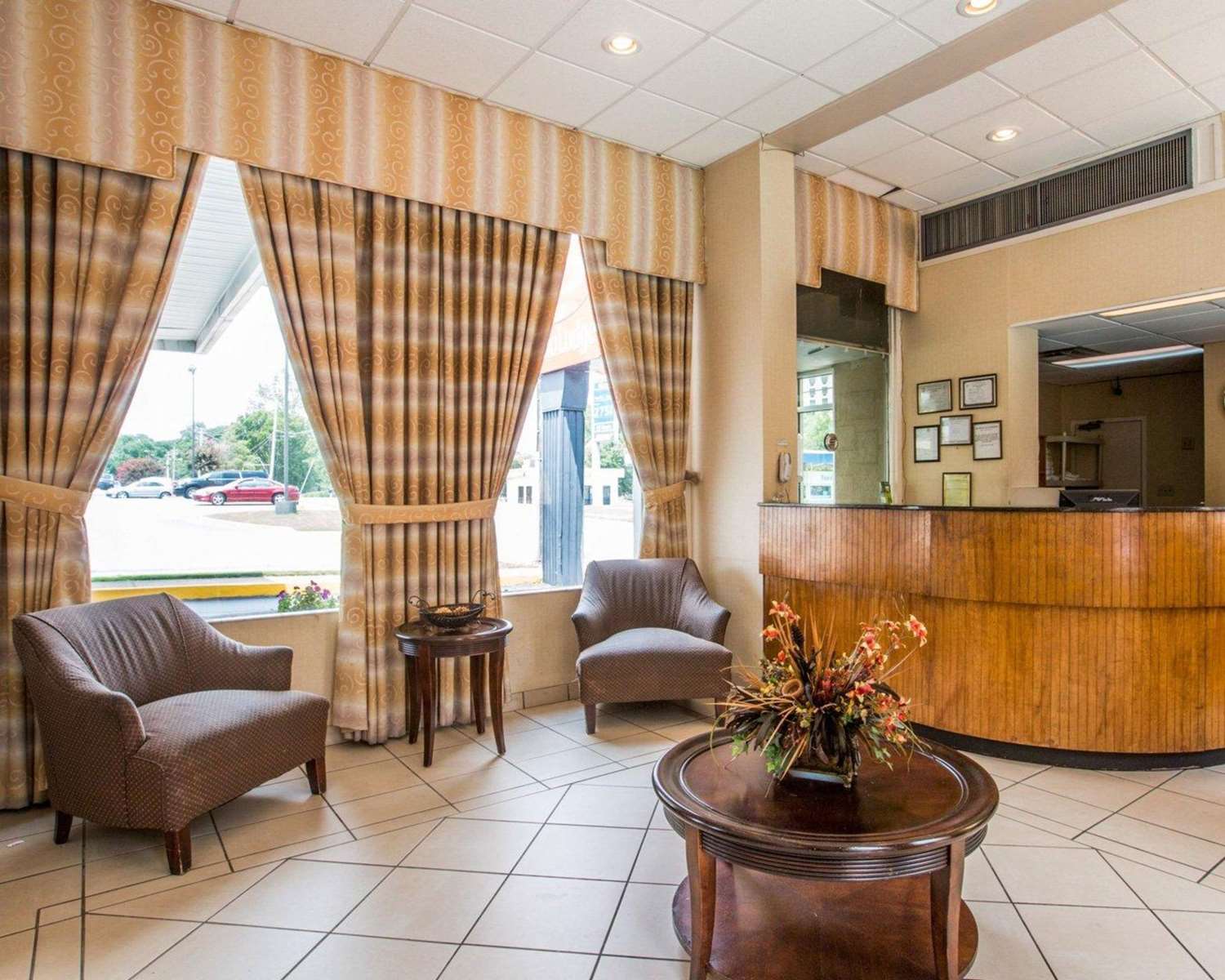 Econo Lodge Atlanta College Park 15/39