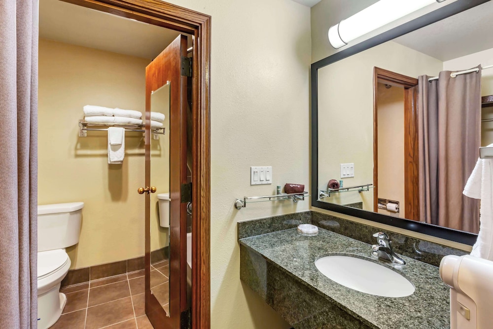 جناح بسرير كينج وسرير كوين مع أريكة بمطبخ، Best Western Elko Inn 3/3