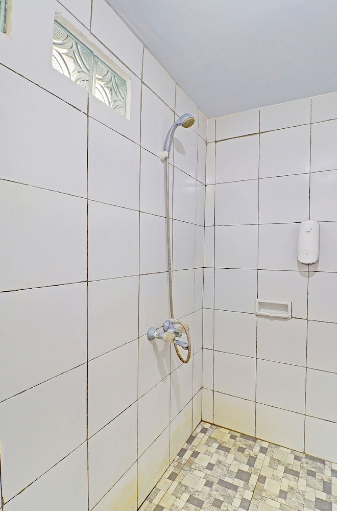 Super OYO 1356 Gusti Residence 46/46