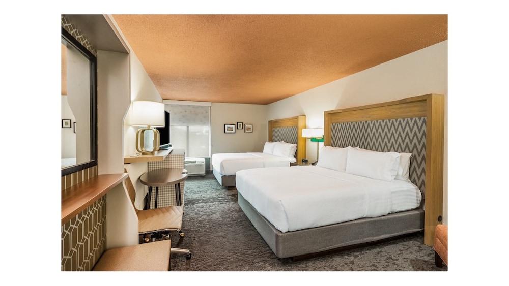 Holiday Inn Roanoke Airport-Conference CTR 8/60