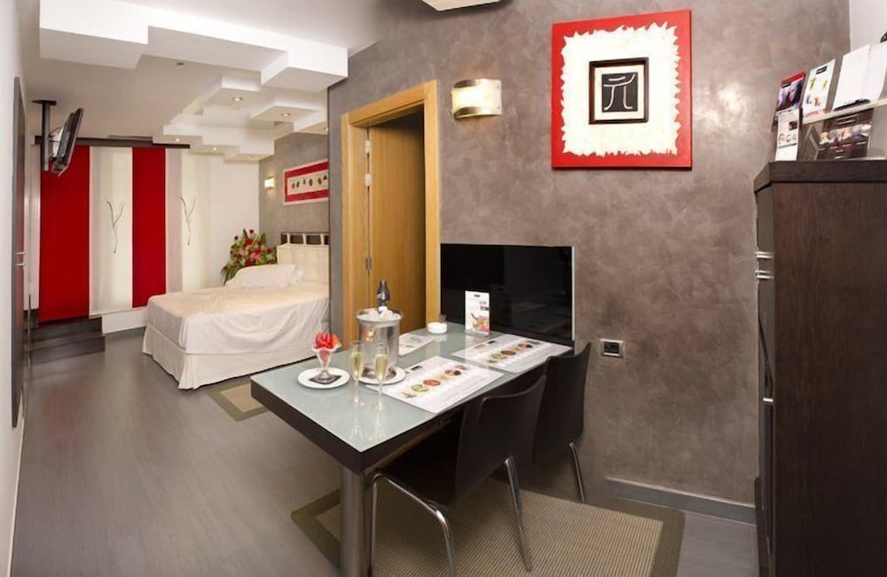 Zouk Hotel 49/50