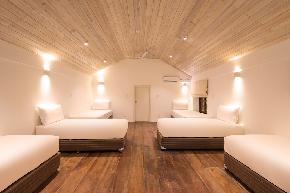Female Dorm, Female Only