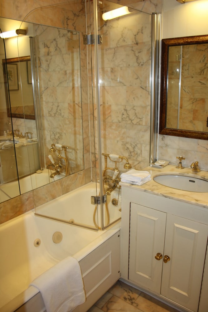 Abbey Court Hotel Notting Hill 50/50