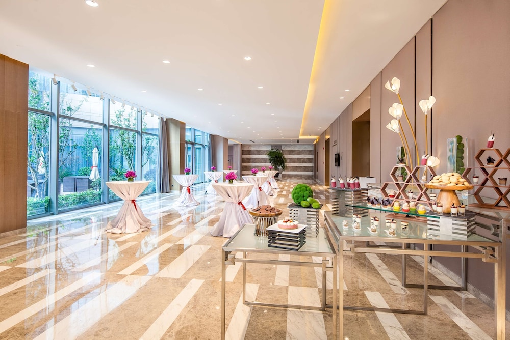 Radisson Exhibition Center Shanghai 40/65