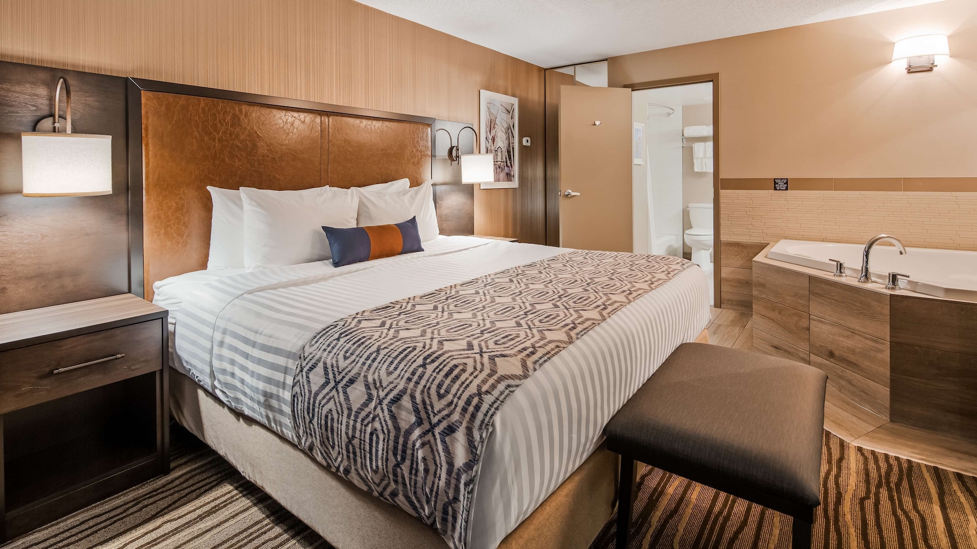 Suite, King Bed, Jetted Tub