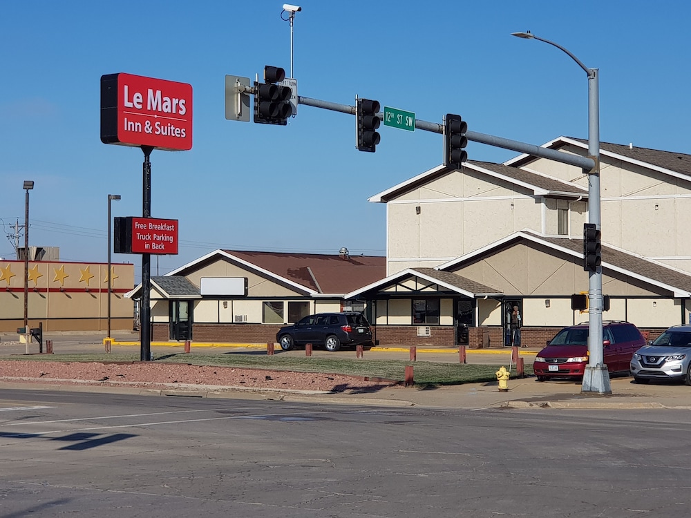 Le Mars Inn & Suites 37/42