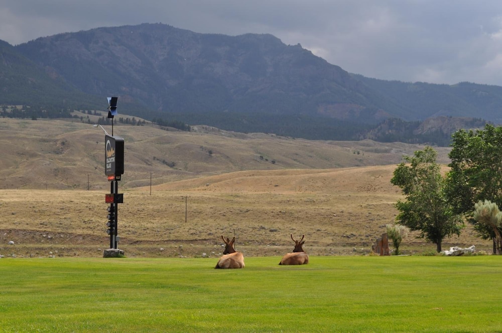 Yellowstone Village Inn and Suites 20/36