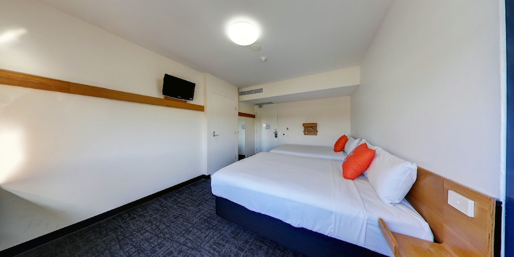 STANDARD, 2 QUEEN BEDS