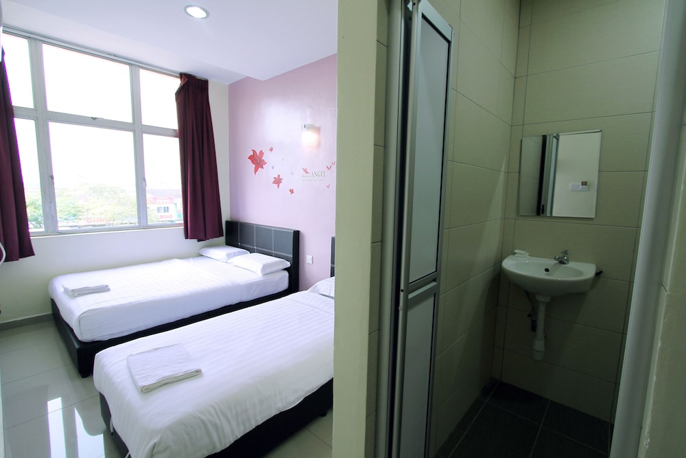 Max Inn Suite Hotel 13/24