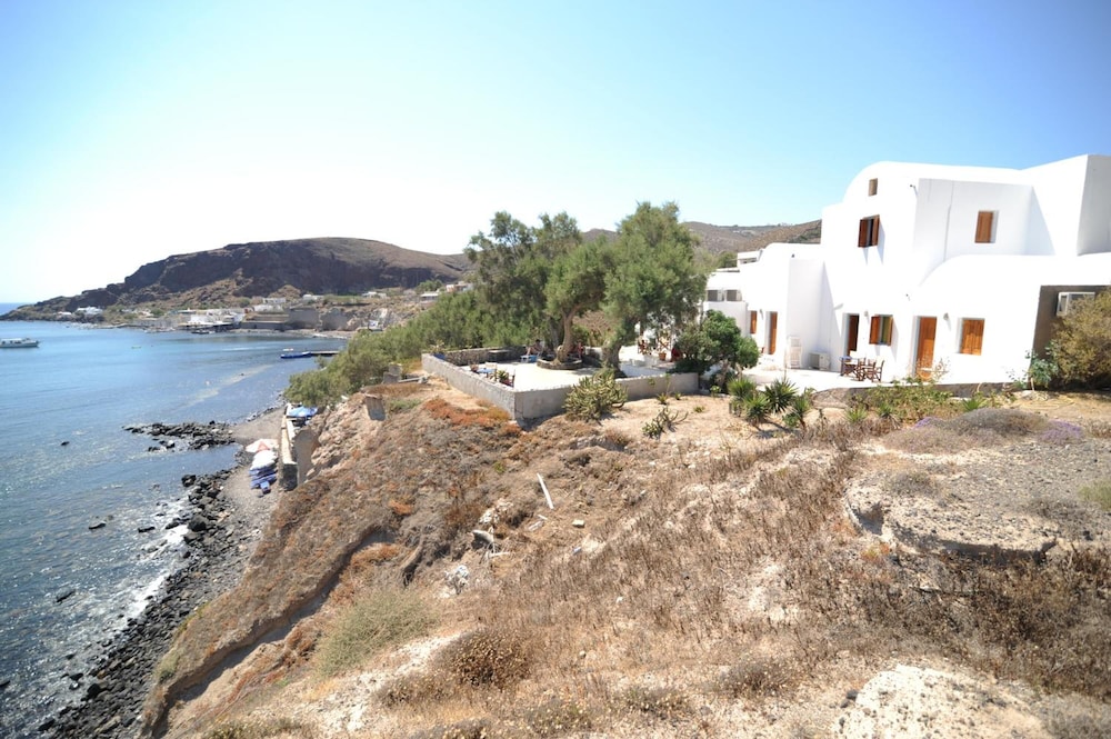 Akrotiri Hotel 42/50
