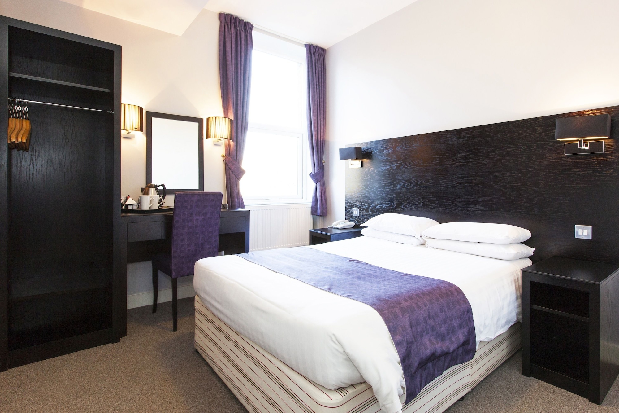 ROOM, DOUBLE BED