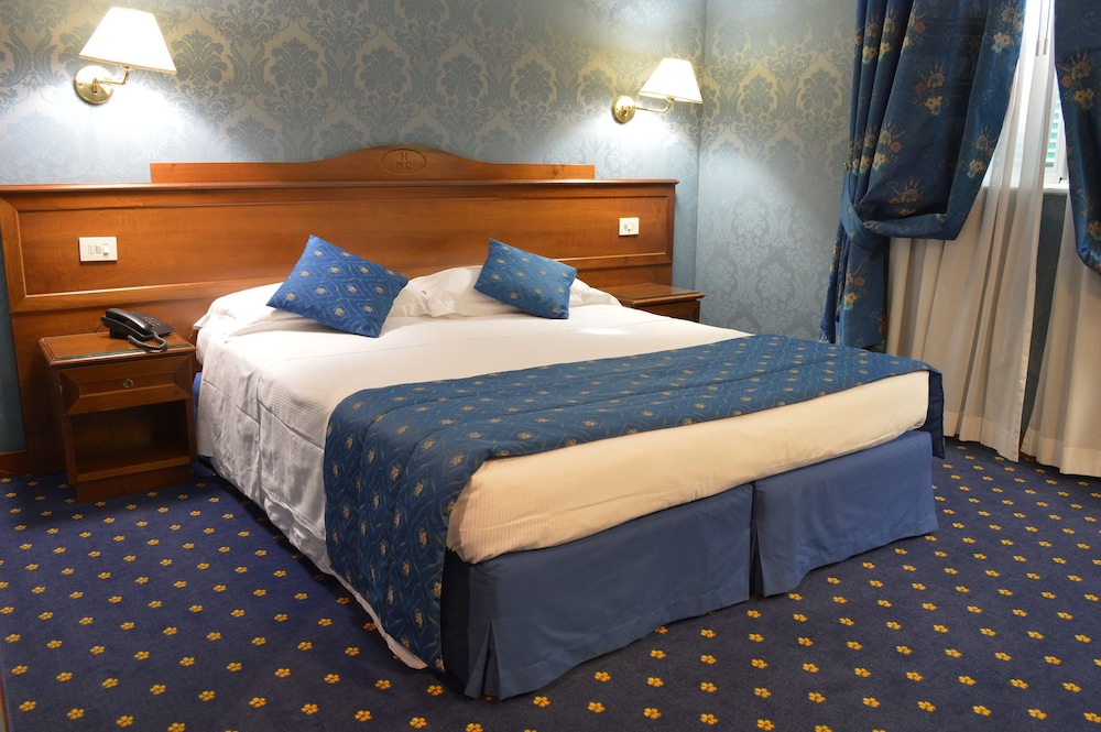 Hotel Montecarlo Roma 22/48