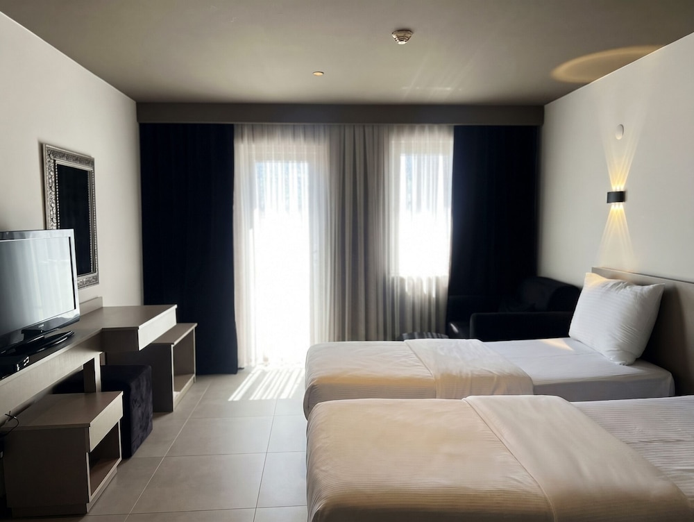 ZINOS HOTEL 3/37
