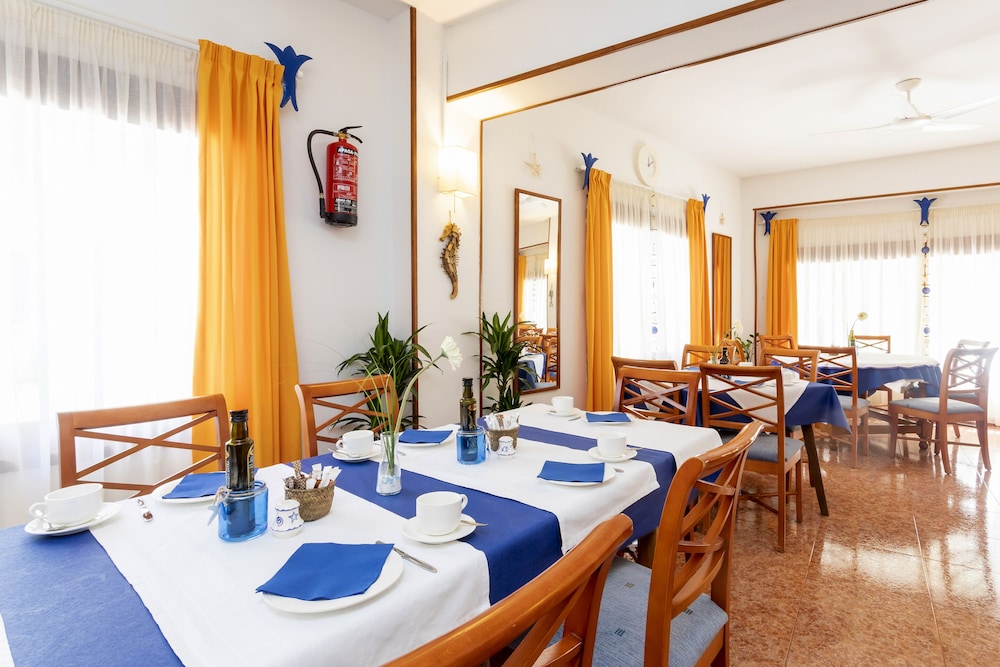 Manolita Hostal 55/71