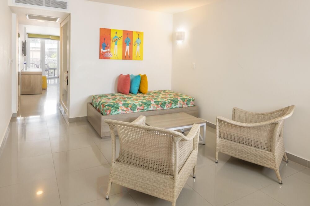 Decameron Maryland 29/50