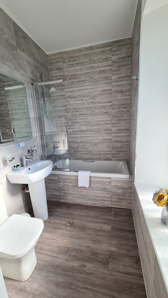 Comfort, Double Bed, Bathtub, The Torland Hotel 5/5