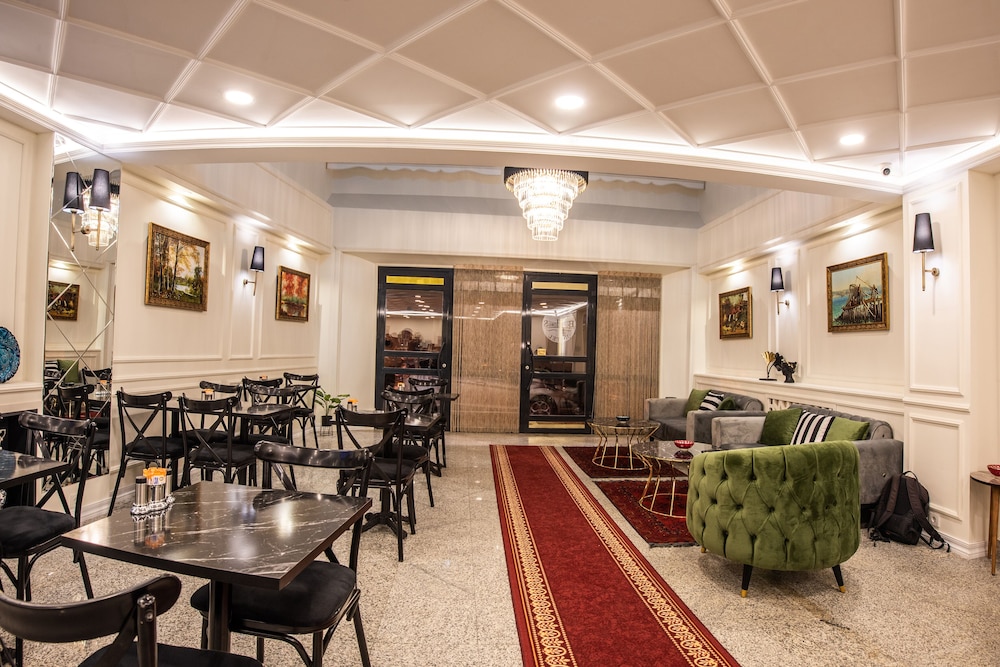Royal Bosphorus Hotel 32/34