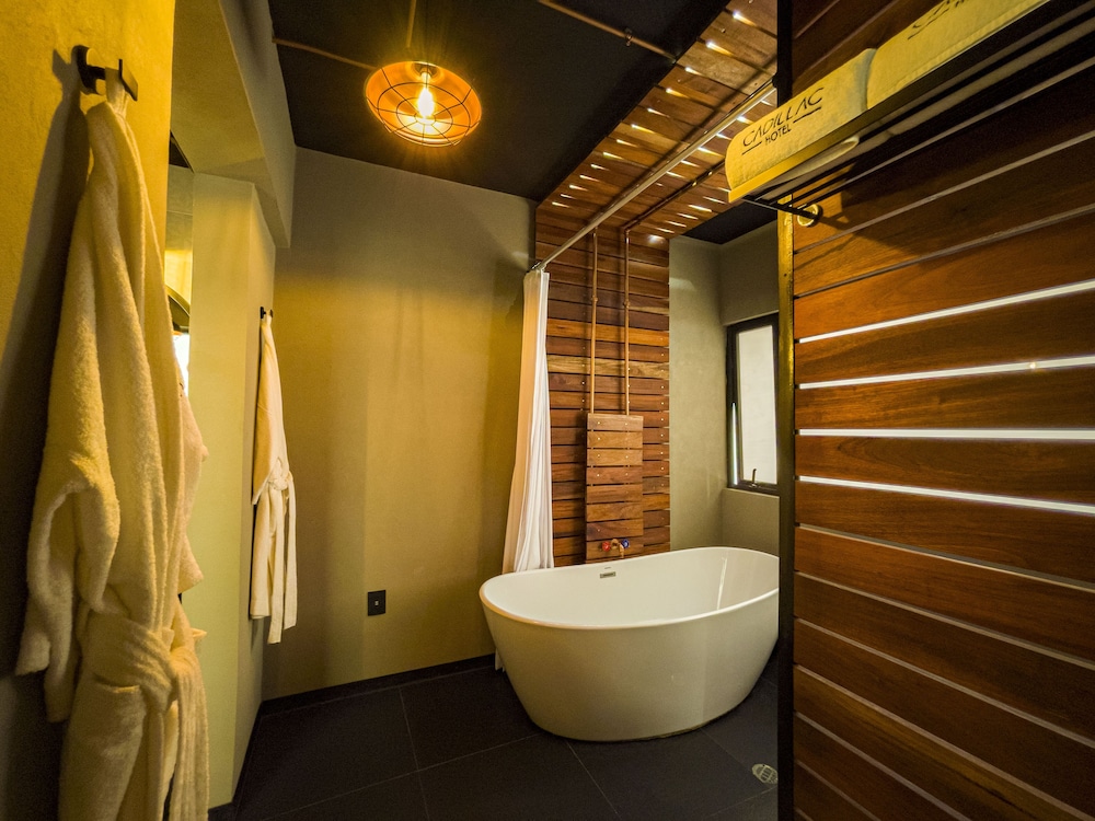 Cadillac Hotel Boutique 48/50