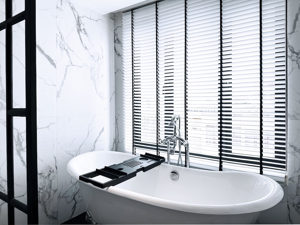 Glory Boutique Suites 44/50