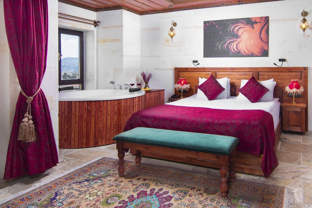 Stone, Deluxe, Suite, Queen Bed، Acer Cave Hotel 2/10