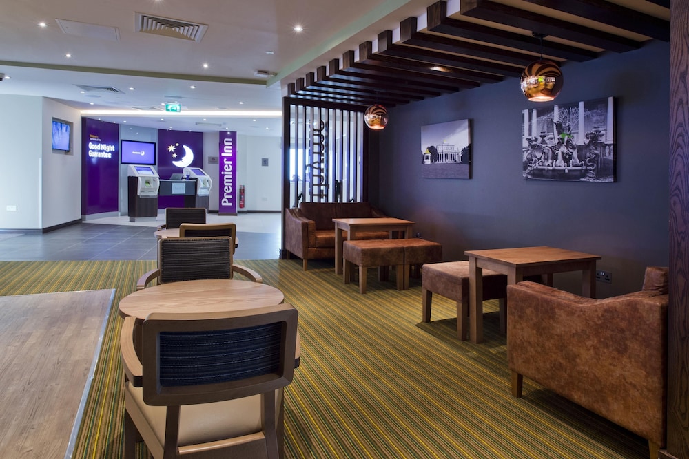 Premier Inn Cheltenham Town Centre 30/44