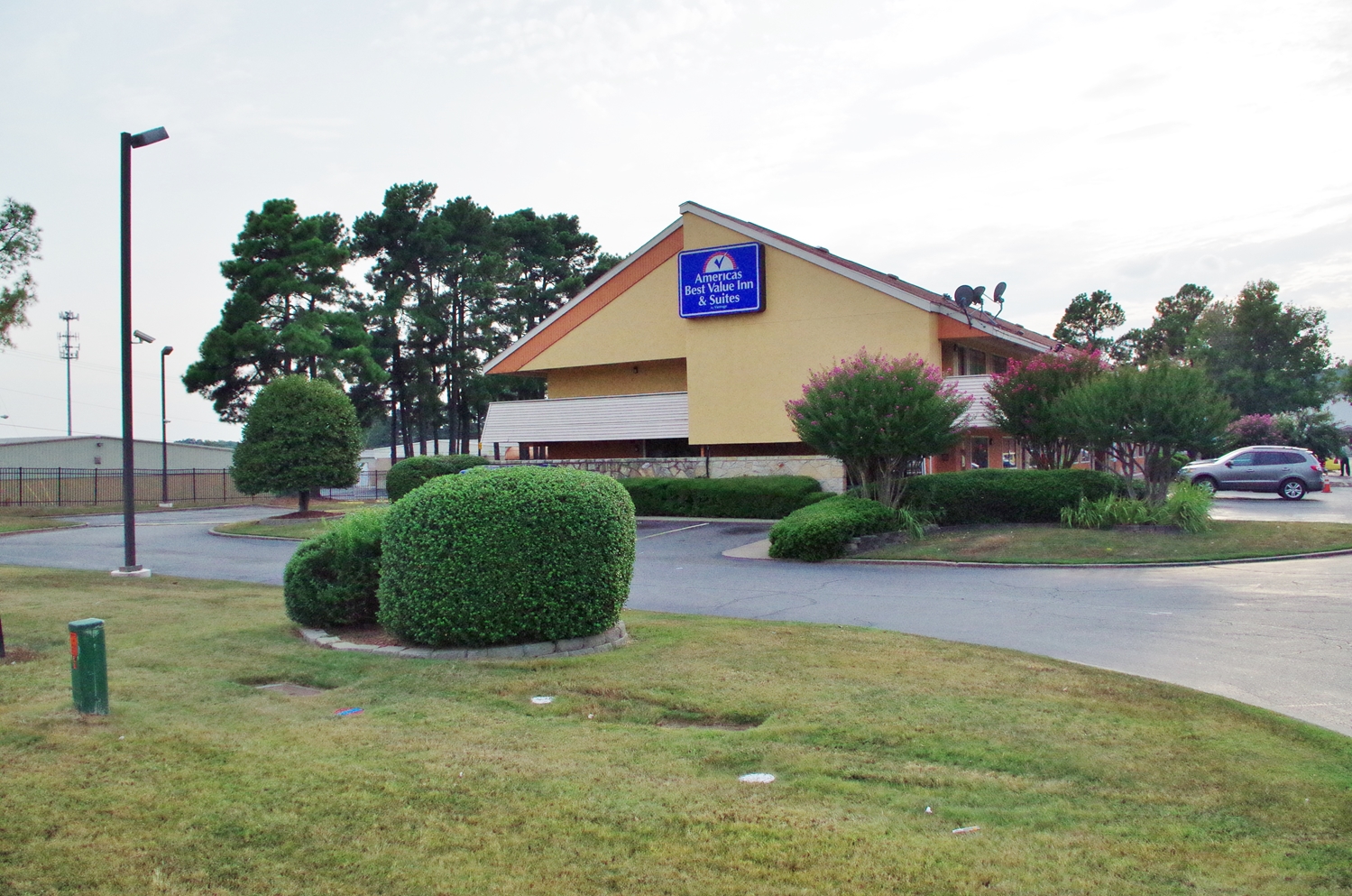 Americas Best Value Inn & Suites Little Rock at Scott Hamilton Dr 16/20