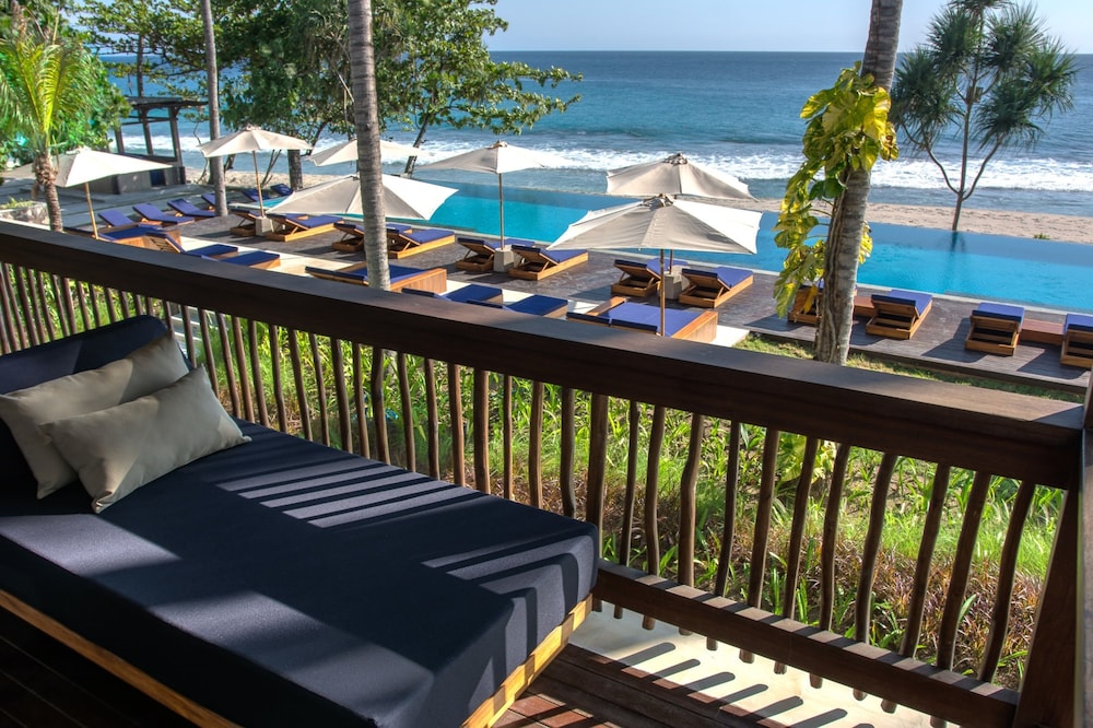 Katamaran Hotel And Resort 55/74