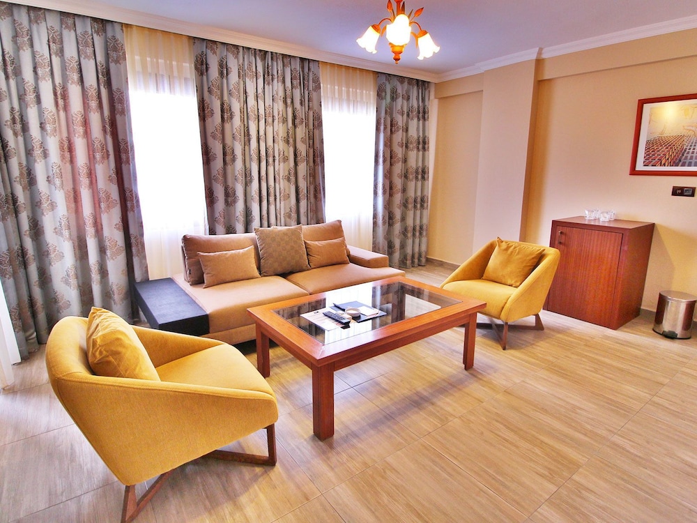 Azka Hotel 49/78