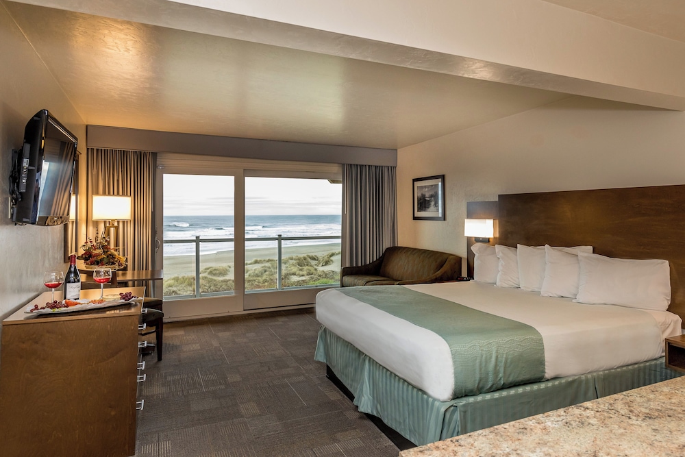Deluxe, King Bed, Ocean Front, Kitchen