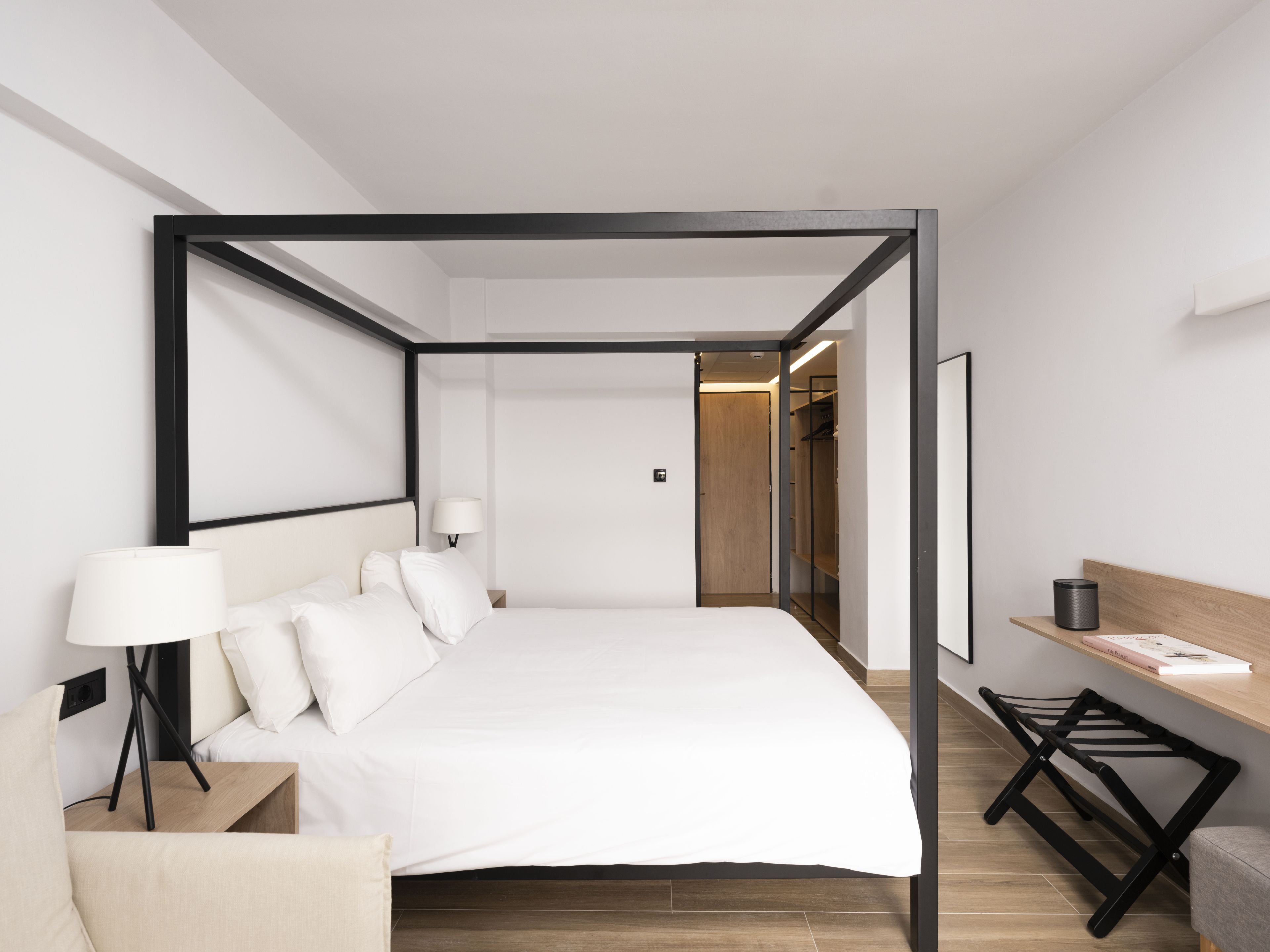 TWIN/DOUBLE ROOM