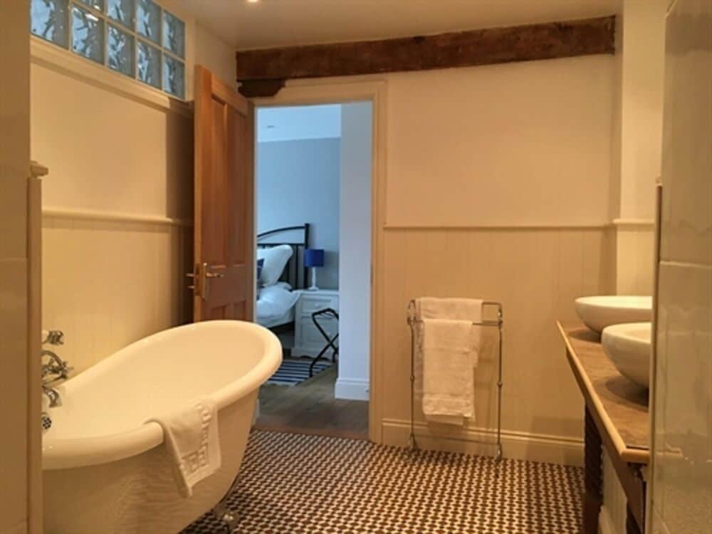 Stoneleigh Barn Bed And Breakfast 23/25