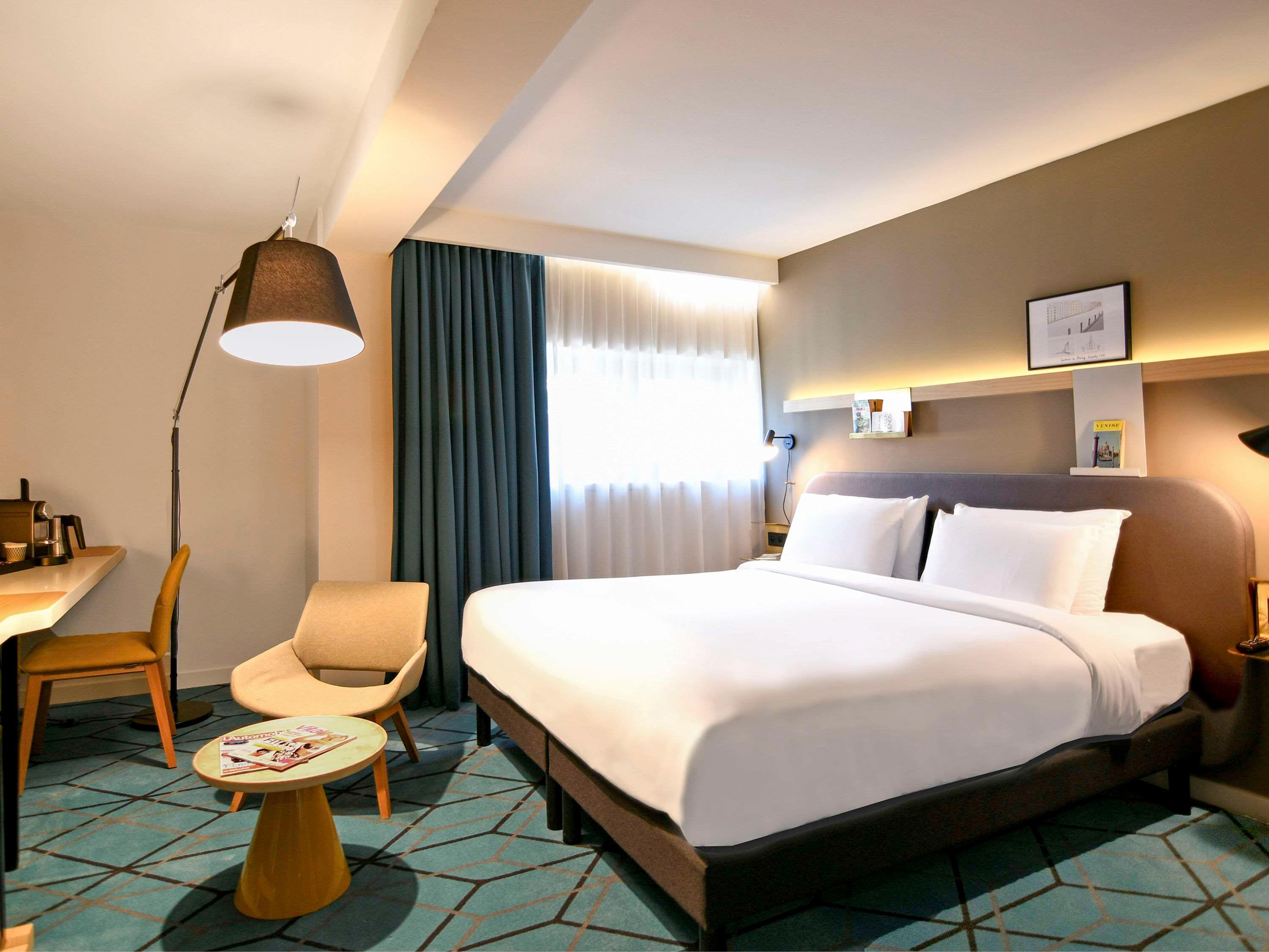 PRIVILEGE, DOUBLE BED