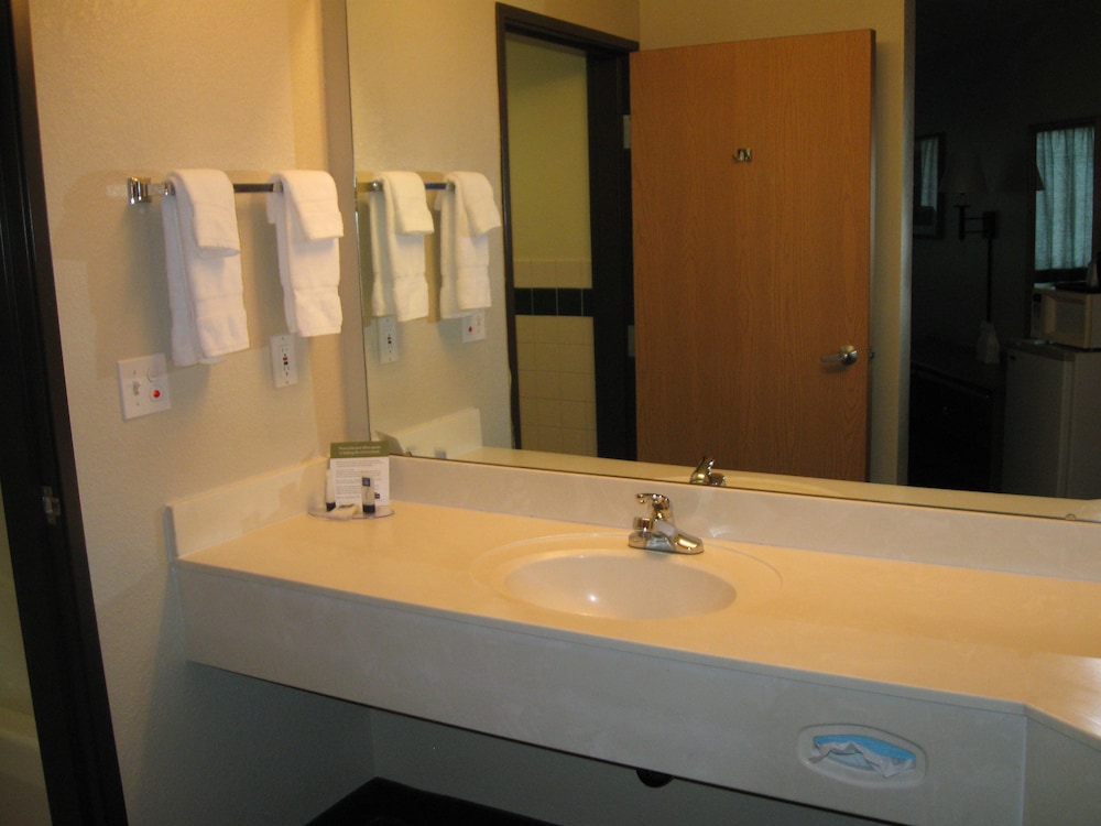 Americinn By Wyndham Oscoda Near Ausable River 25/40