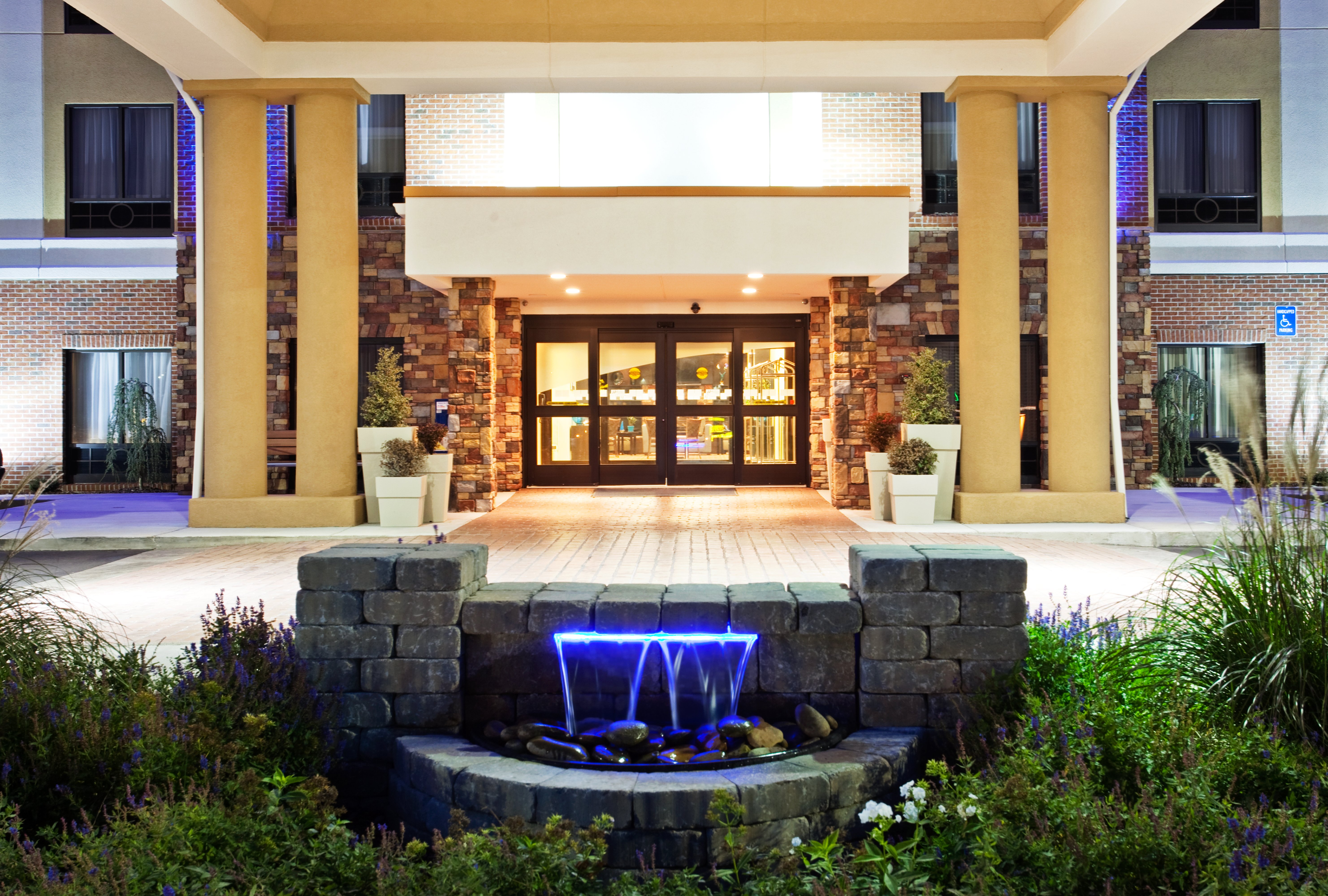 Holiday Inn Express Johnson City 4/48
