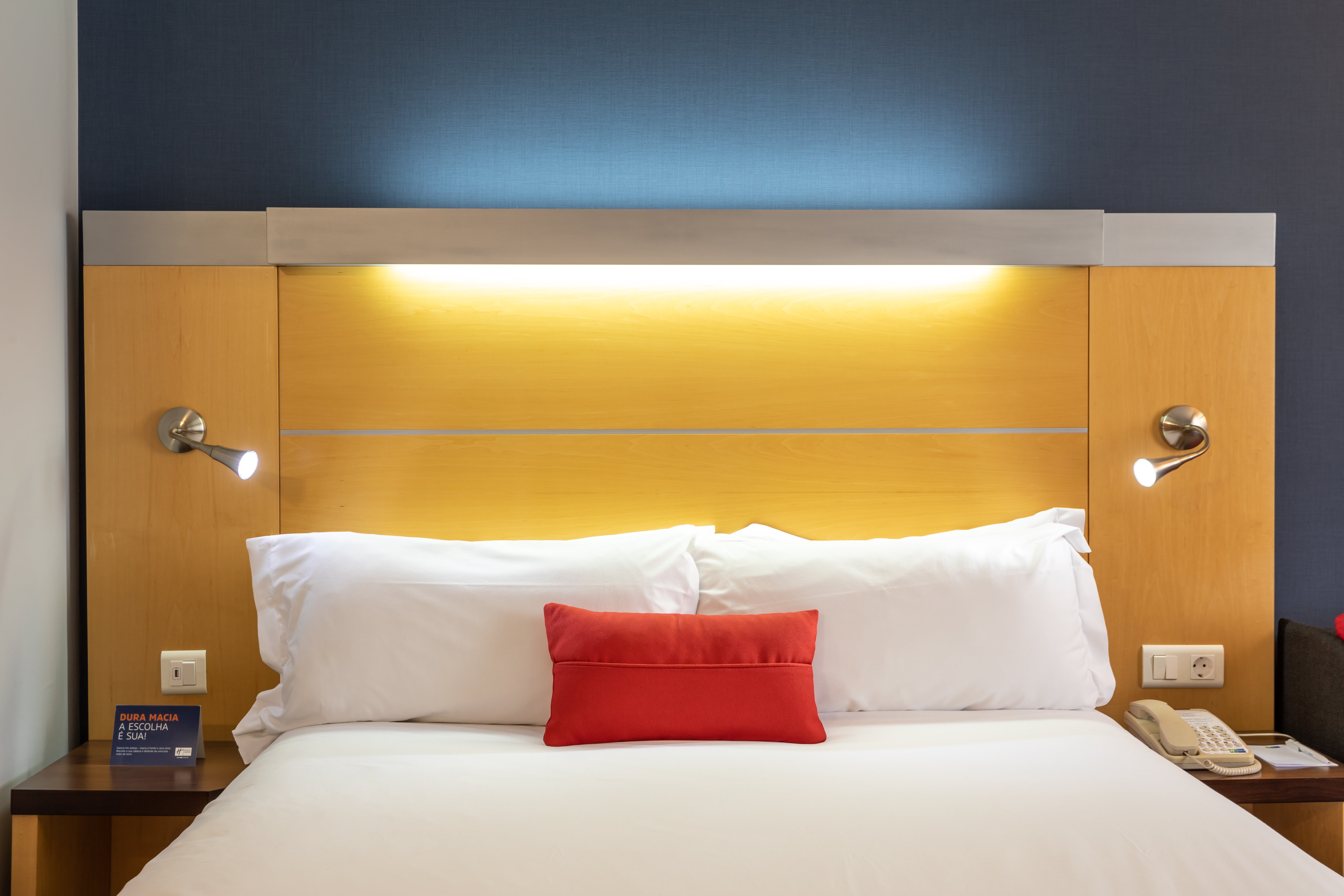 HOLIDAY INN EXPRESS LISBON-OEIRAS 18/40