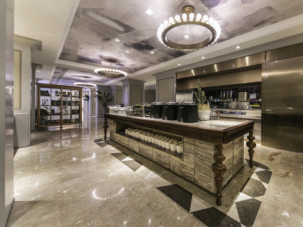 Mercure Xian Downtown 10/71