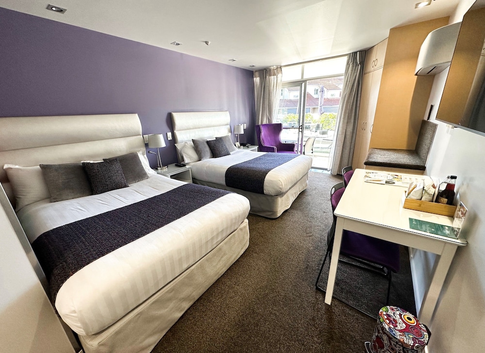 SPA, STUDIO, TWIN BEDS