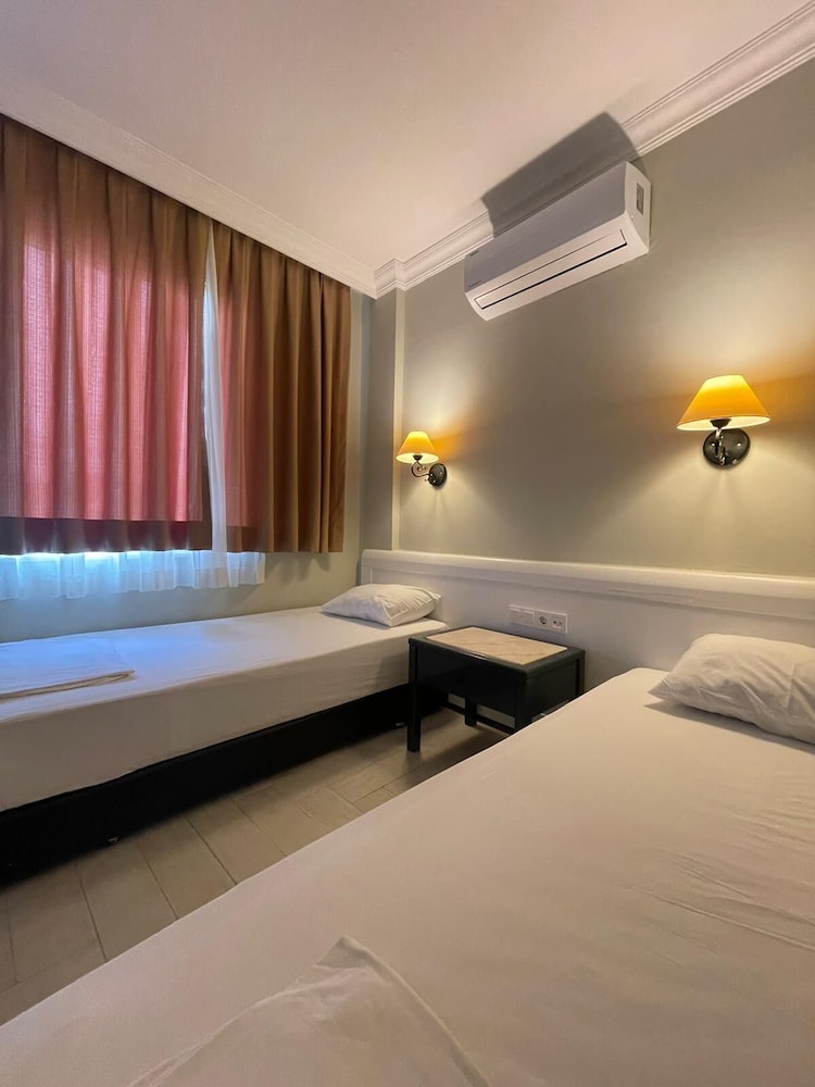 Two Seas Hotel 24/50
