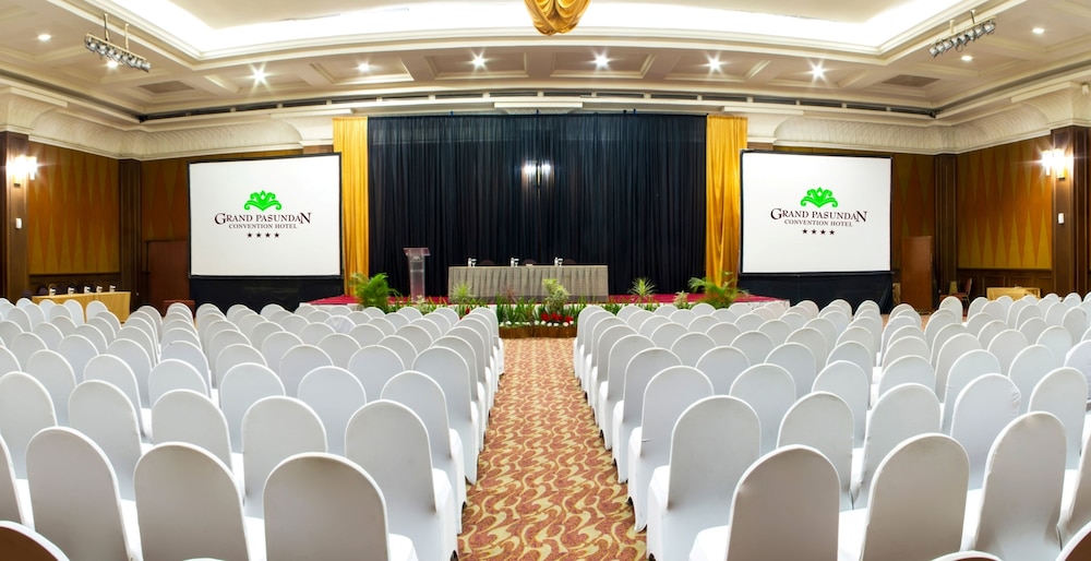 GRAND PASUNDAN CONVENTION HOTEL 59/65