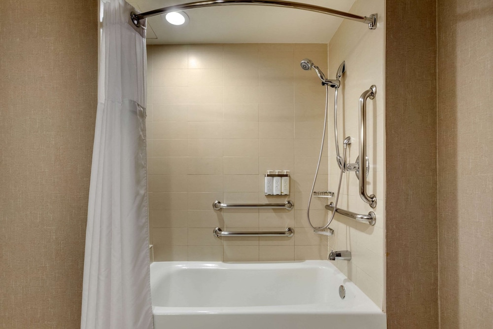 Cambria Hotel Denver International Airport 16/63
