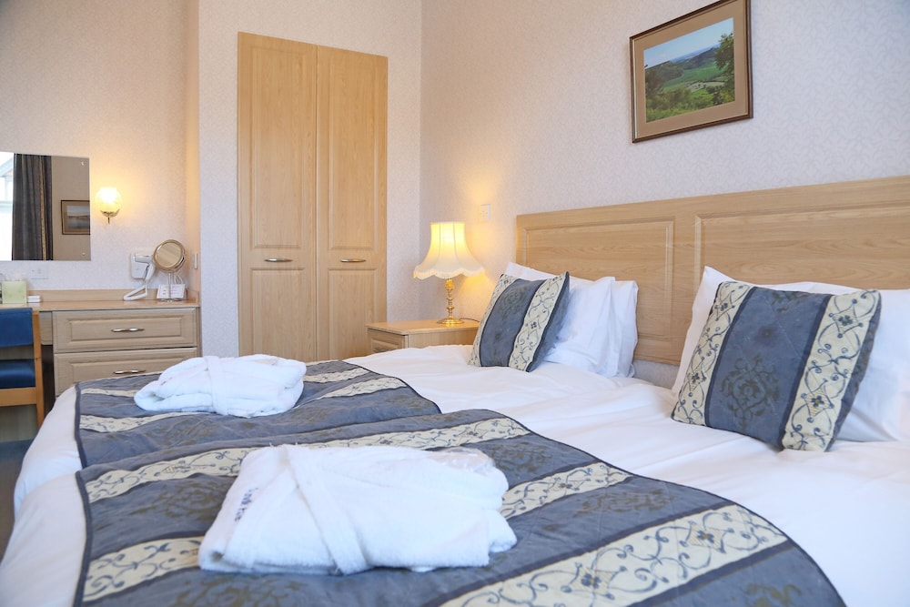 Saxonville Hotel 4/50