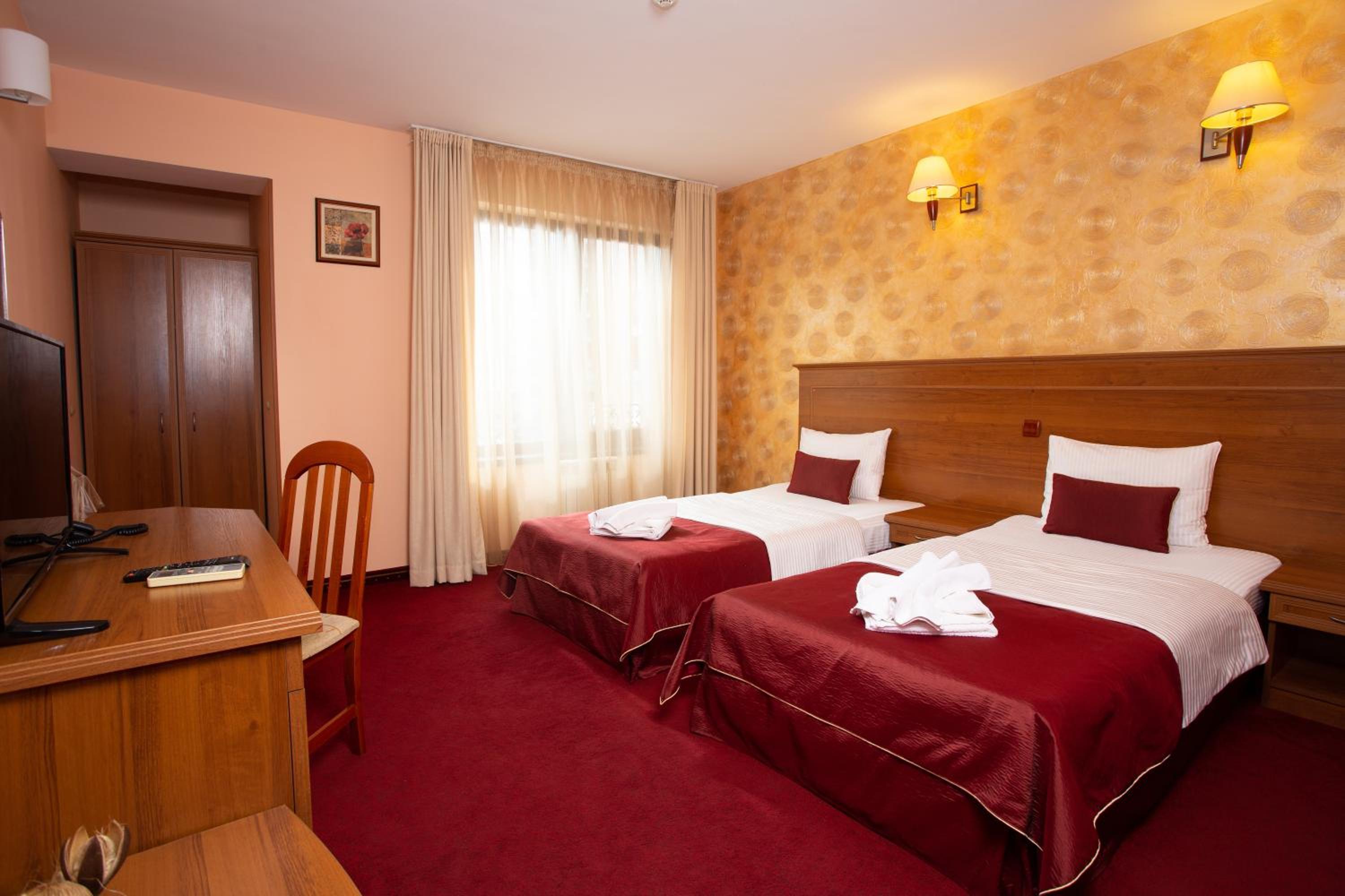 Contessa Hotel 10/45
