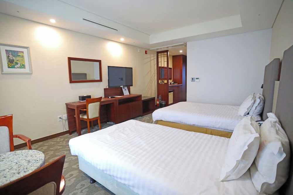 1 BEDROOM, DELUXE, TWIN BEDS