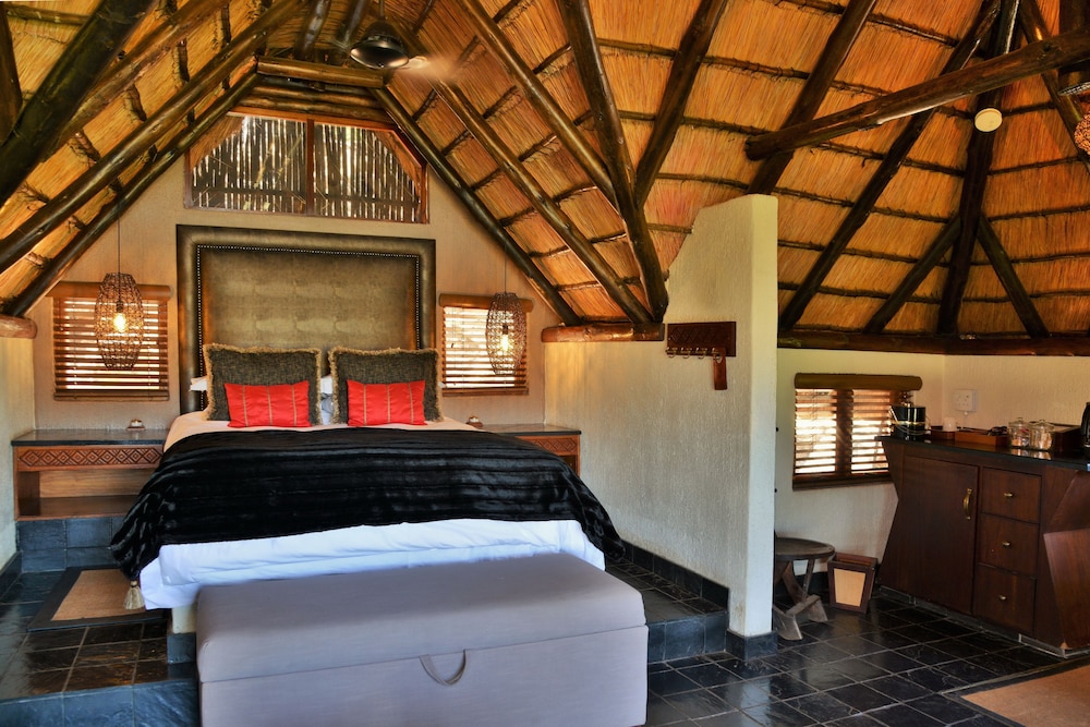 TSHUKUDU BUSH LODGE 8/49