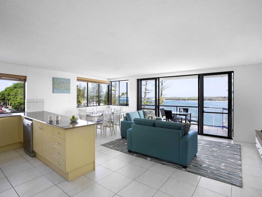 Breakfree Grand Pacific Caloundra 12/66